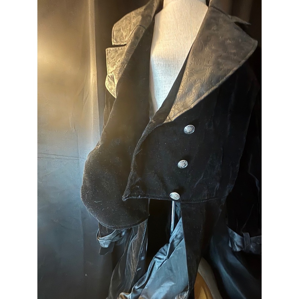 Spirit Halloween Victorian Vampire Jacket Black Velvet Brocade Jabot XL 966678 - Picture 5 of 13